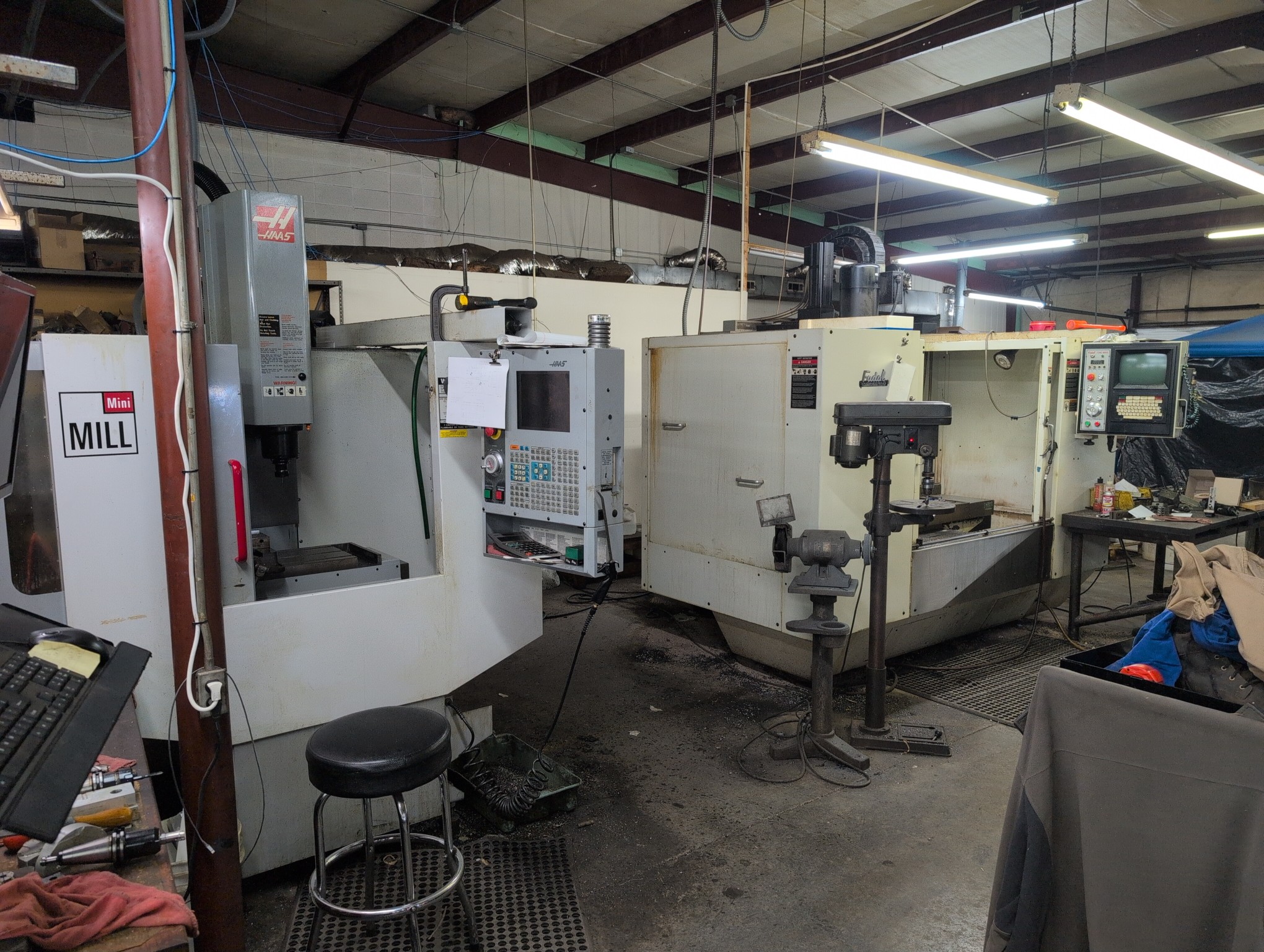 Multiple milling machines inside Production Machine & Tool
